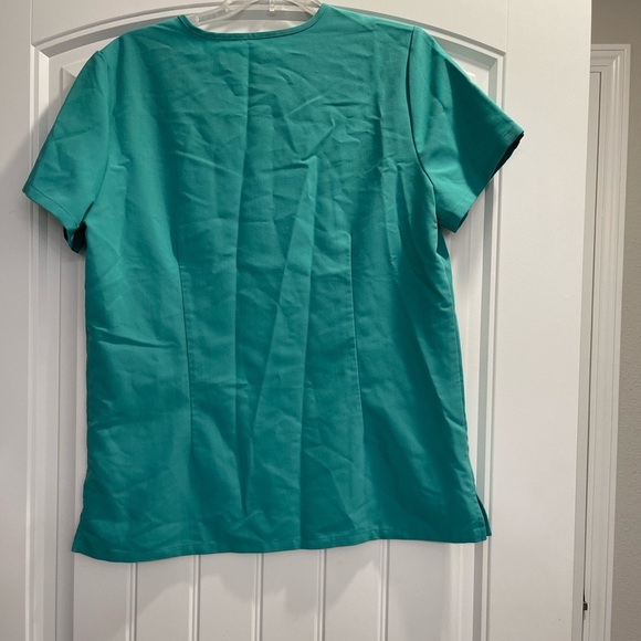 FIGS surgical green medium 
Catarina scrub top - Picture 2 of 6